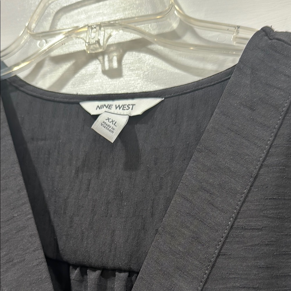 Elegant Black Women's Top - Picture 2 of 4